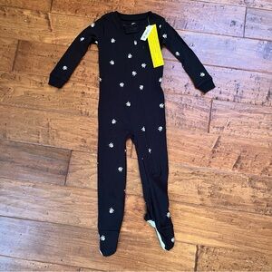 Amazon Essentials Black Skulls Footies One Piece 2T